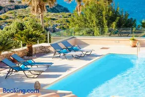 Kiki's Seaview Villa - Image 2