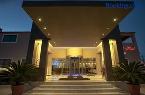 Arty Grand Hotel - Image 4
