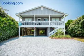 Caswell Cabana by Oak Island Accommodations - Image 2