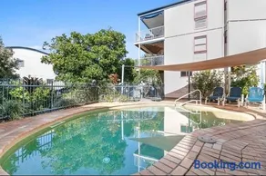 Castaways Penthouse Noosa, Beachfront Pool Tennis - Image 2