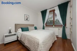 Family Apartment with 3 Bedrooms and a Parking Space by Noclegi Renters - Image 2