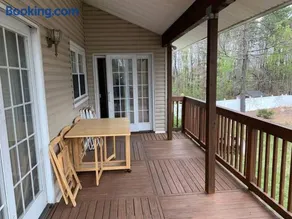 Beautiful 4-bedroom pool home with 2-story deck! - Image 4
