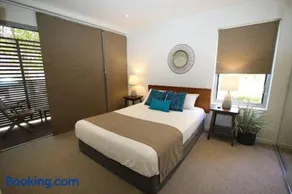 Waves 8 - Beachfront with pool - Image 5