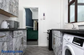 Superior 4-Bedroom Home ideal for families, Contractors and Relocations - Image 3