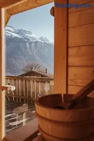 Hidden Retreats Snowpeak Boutique Apartments - Image 1