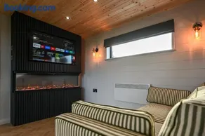 Staining Luxury Lodges - Image 1