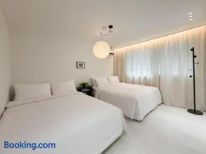 Jihue Stay - Residence Near Seongsu, 2 Private Bedrooms, 3 Queen Beds - Image 1