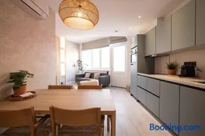 Modern two bedroom apartment close to the beach - Image 3