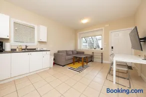Vancouver 2BR Suite Near Trout Lake & SkyTrain - Image 1