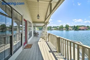 Porch & Deck: Waterfront Lake Hamilton Home! - Image 2