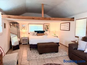 Open Concept Cabin for 2 - Near Ark Encounter! - Image 1