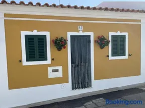Casinha Amarela - Image 1