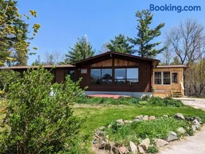 Millers Lake Cottage and SAUNA - Image 1