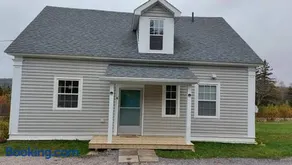 Cozy Harbour House - Image 1