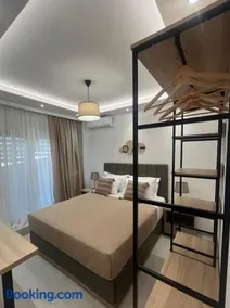 Malama's apartment - Image 1