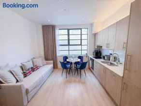 3-BDR with Balcony and 7 AC Studio Apartments in Marylebone near Regents Park & Baker St by Staylio London - Image 1