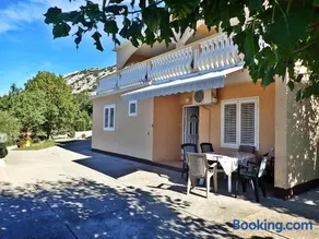Apartment Jela at the seafront - Image 2