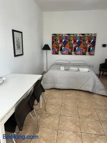 Kitnet com Vaga de Garagem e Ótimo Custo-Benefício - Image 2