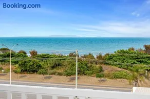 Sunrise Beachfront Getaway - Image 3