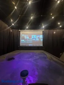 Luxury 3BR Retreat, Hot Tub, Fire Pit, 4 Beds - Image 3