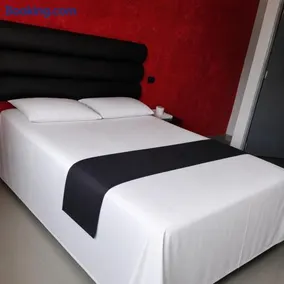 DLUXO Hostal - Image 3