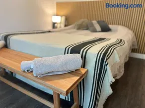 Suite con piscina y parque - Image 3