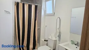 Golden Tower Rooms - auto check-in - Image 4