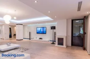 Luxury Apartment Herastrau Nord- 240 sqm - Spa, Pool & Gym Access - Image 4
