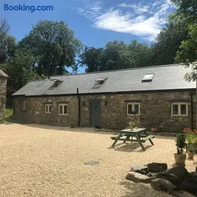 Crymlyn barn - Image 1