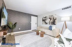 Central South Tampa - Walkable 2BR with Pool Access - Image 2