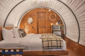 Romantic Wagon Escape Lake Access & Pickleball - Image 2