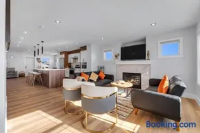 Your Pleasant stay in 3 bedroom House in Saddle-Ridge with Free Parking & AC - Image 2