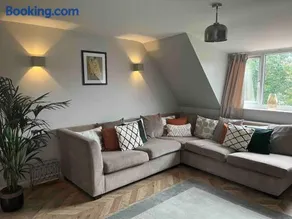 Charming 2-Bed Apartment with free parking 10 mins drive to York City - Image 1