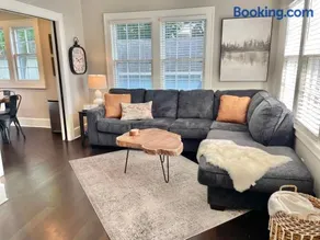 Walk Downtown & River Stylish Cozy Stay w Huge Porch - Image 2