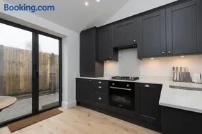 Luxurious renovated cottage with log burner - Image 4