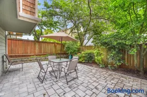 Green Lake Remodelled home with AC garage yard - Image 2