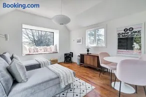 The Gem - Beautiful farmhouse with hot tub - Image 3