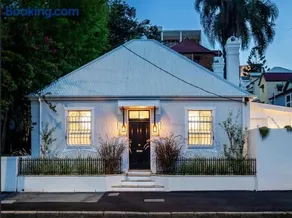 Luxury Historic Landmark Holdgates Cottage - Image 2