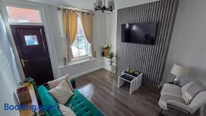 Garden Gazebo, Free Parking & 20 minutes walk to City - Image 2