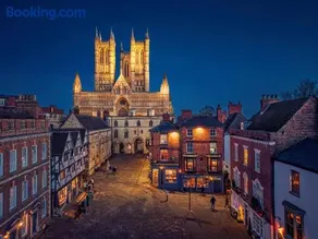 Lincoln Cathedral Retreat - Image 2