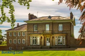 The Wing & gardens with FREE hot tub & hard tennis court at Brook Hall nr York & Leeds - Image 1
