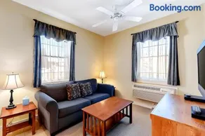 Comfortable Suite in Downtown Northeast Harbor w/ Wifi & AC - Walk to the Water - Image 3