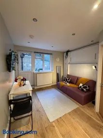 Kastay Cozy New Cross Studio, 1 Min to Trains - Image 2