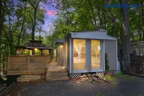 Pocono 2Bedroom Chalet Retreat Near Lake & Pool - Image 1