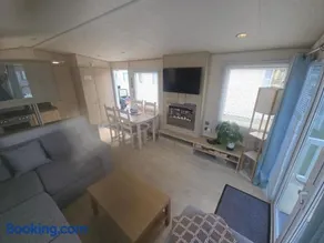3 bedroom Lyons robin hood Rhyl CT2 - Image 3