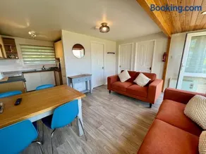 Beach Cottage 6 - Bright & Modern By the Sea - Image 5