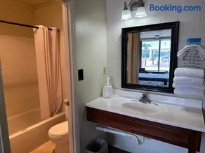 Paris Landing Motel - Image 3