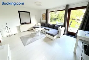 Bungalow im Garten in Wiek - ruhig im Grünen mit Grill - Image 4