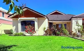 Cozy home close to Perth's first Starbucks - Image 2