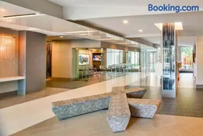 Stylish Comfort Meets Spacious Design - Image 5